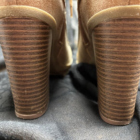 Women's  Size 7 medium Leather Boots - Picture 3 of 11